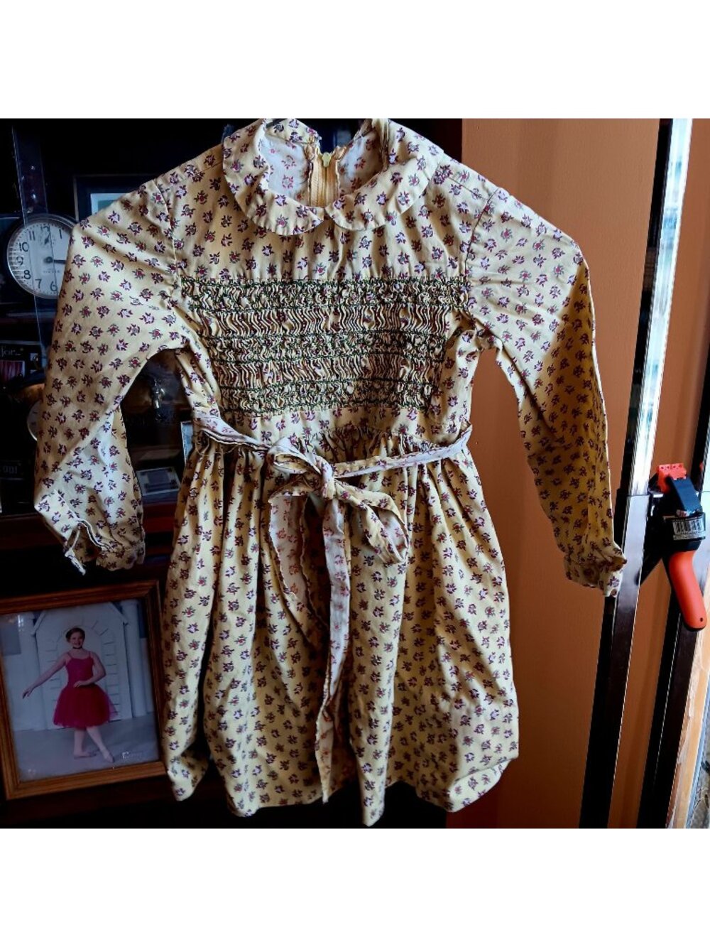 True Vintage Girls Dress 8/10 1970's Yellow Peasant Smocked Bodice Peter Pan